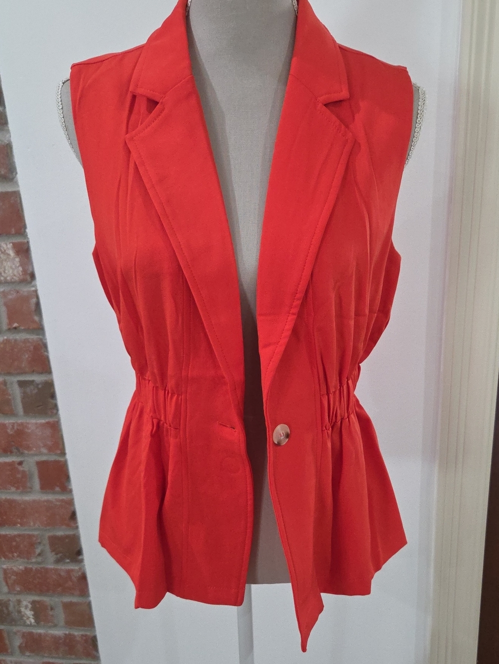 Doe & Rae Vibrant Red Sleeveless Blazer Vest